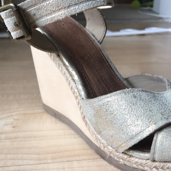 Maddy Wood Wedge Size 8 in Gold - Picture 3 of 4